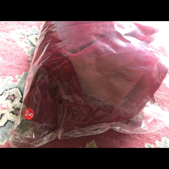 Burgundy tuile layered skirt - Picture 2 of 2